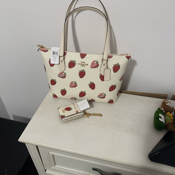 Coach Ivory Tote with Strawberry Design with matching wallet - Picture 1 of 1